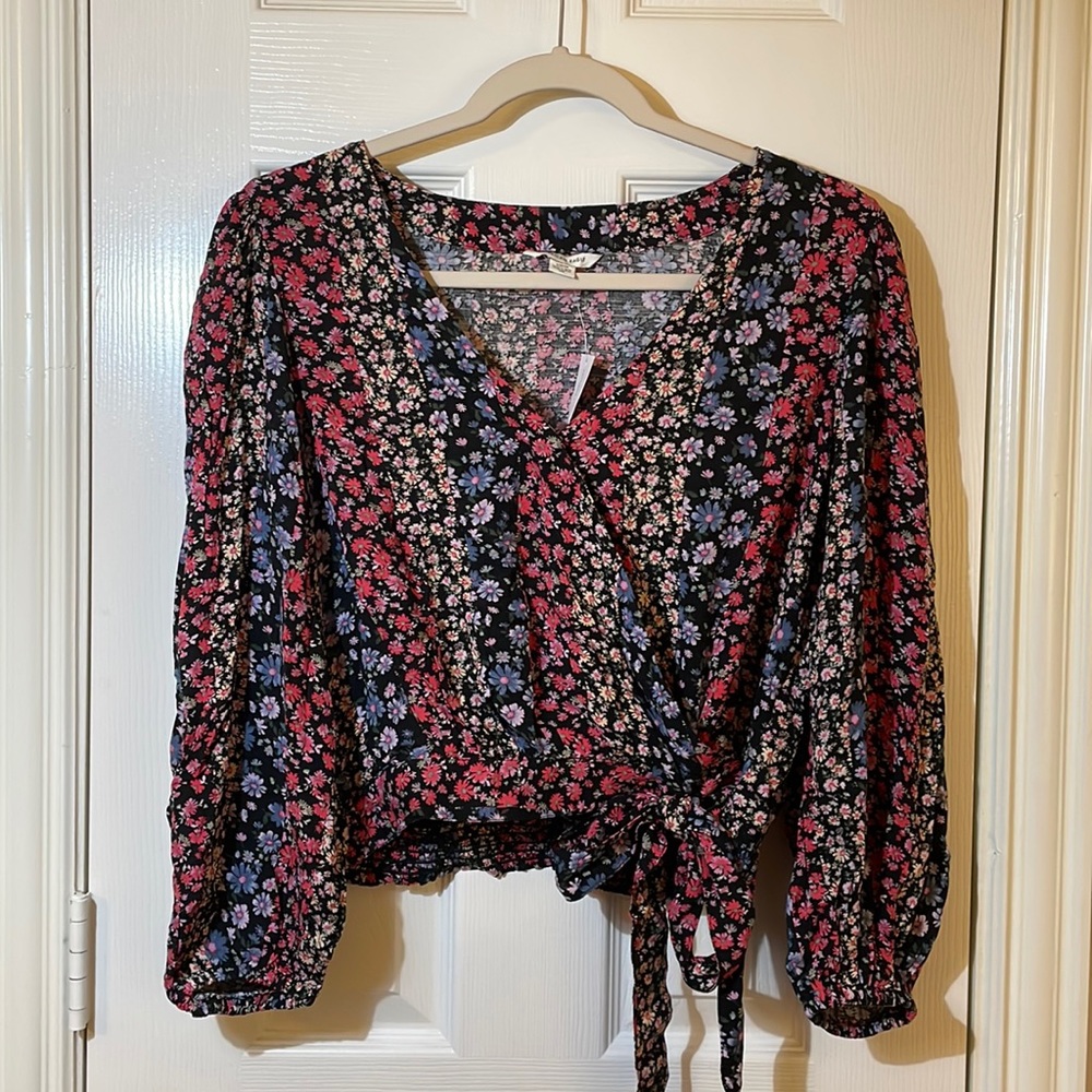 American Eagle floral blouse